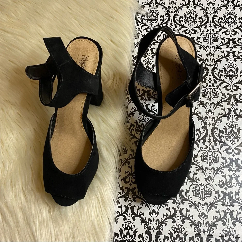 Mossimo : size : 8 : black ‘coco’ suede 5” peep-toe platform sandal pumps heels